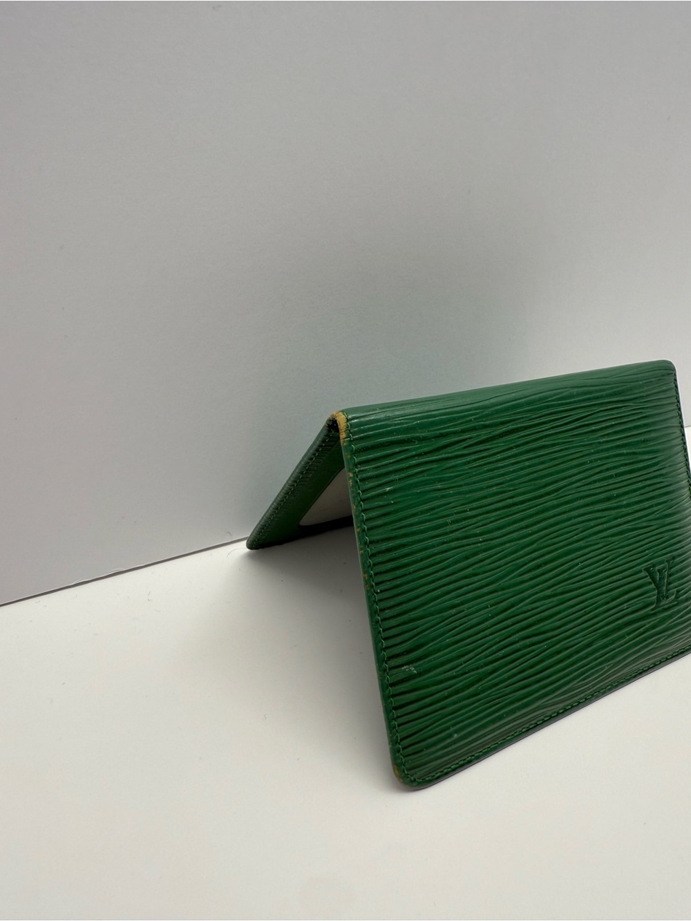 Louis Vuitton Green Epi Leather Bi-Fold Card Holder - Picture 2 of 4